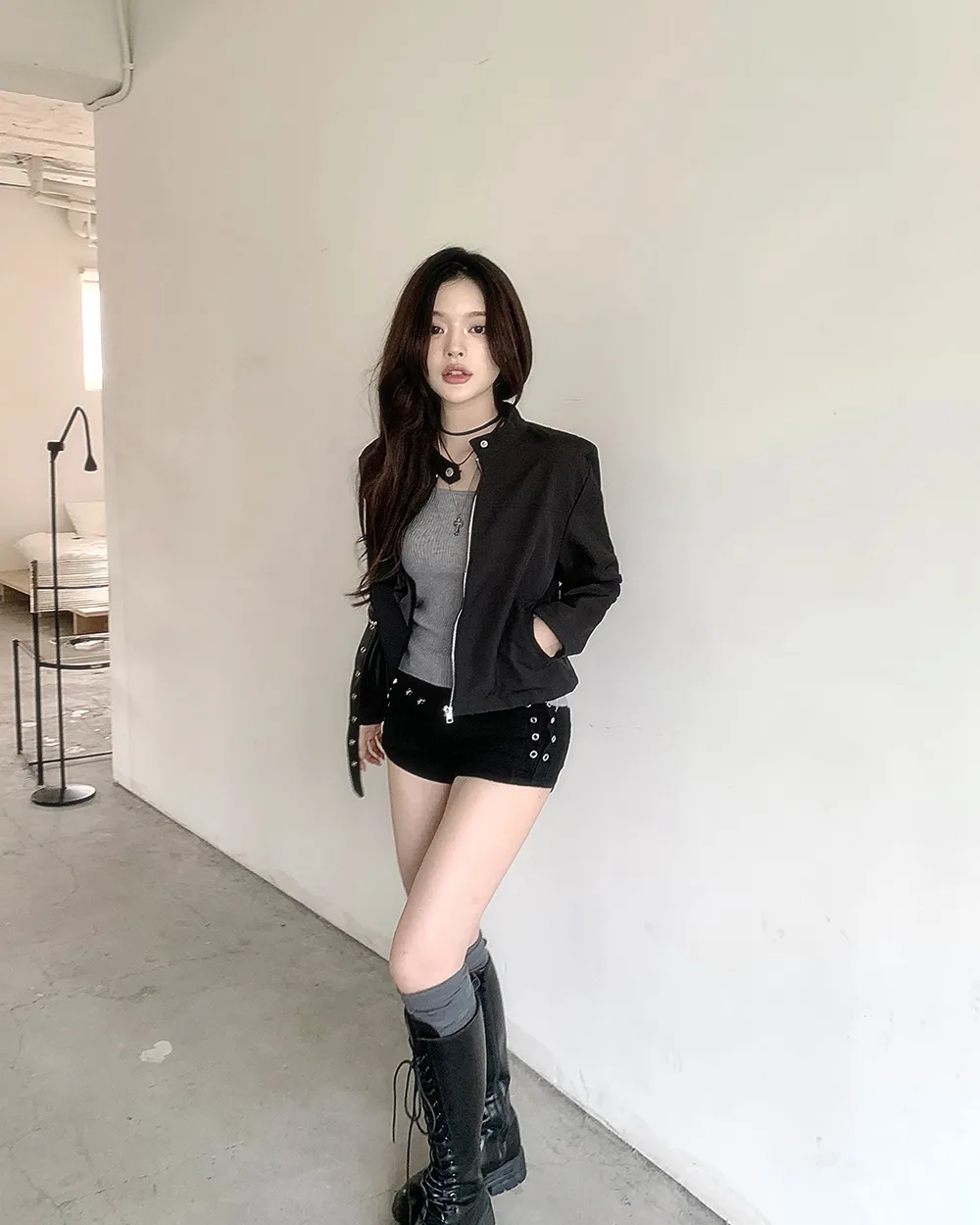 긴팔 티셔츠 모델 착용 이미지-S2L24