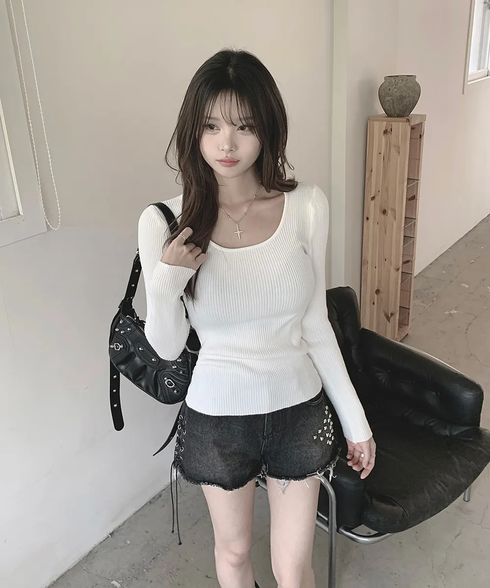 긴팔 티셔츠 모델 착용 이미지-S3L1