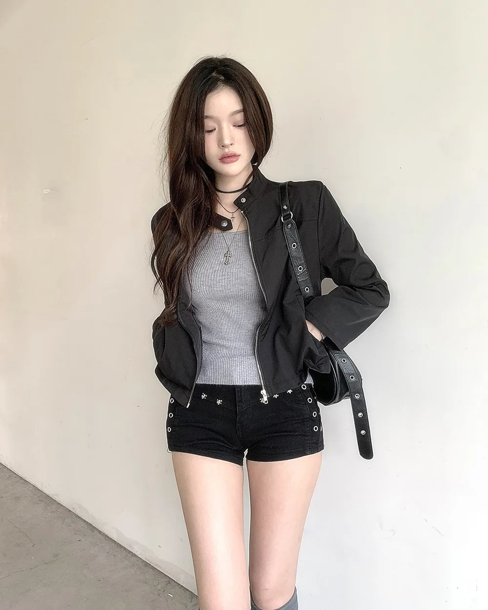 긴팔 티셔츠 모델 착용 이미지-S2L22