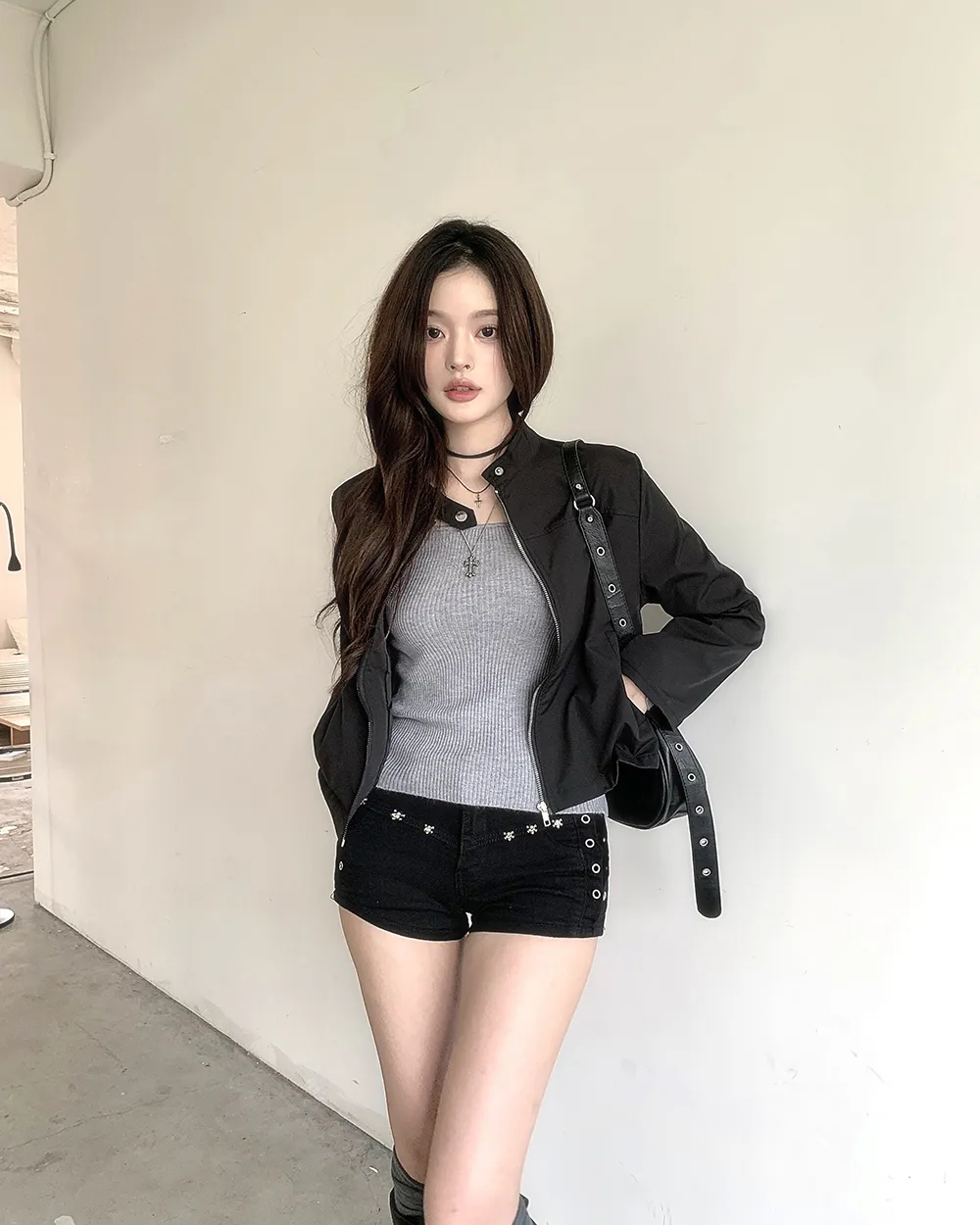 반바지 모델 착용 이미지-S2L90