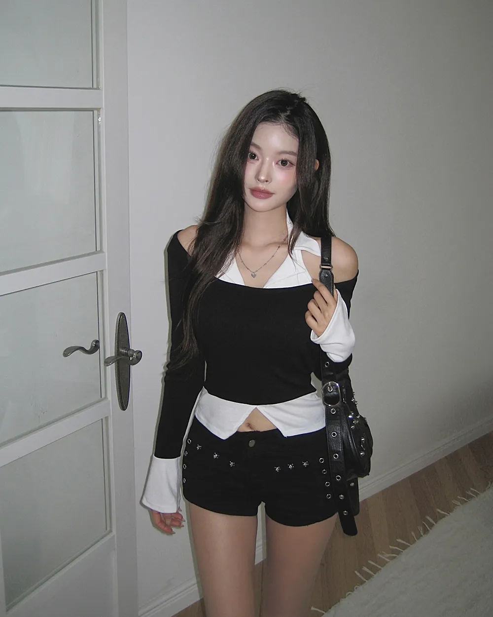 반바지 모델 착용 이미지-S5L2