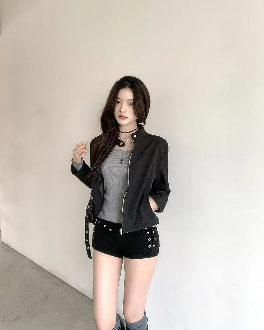 반바지 모델 착용 이미지-S2L95