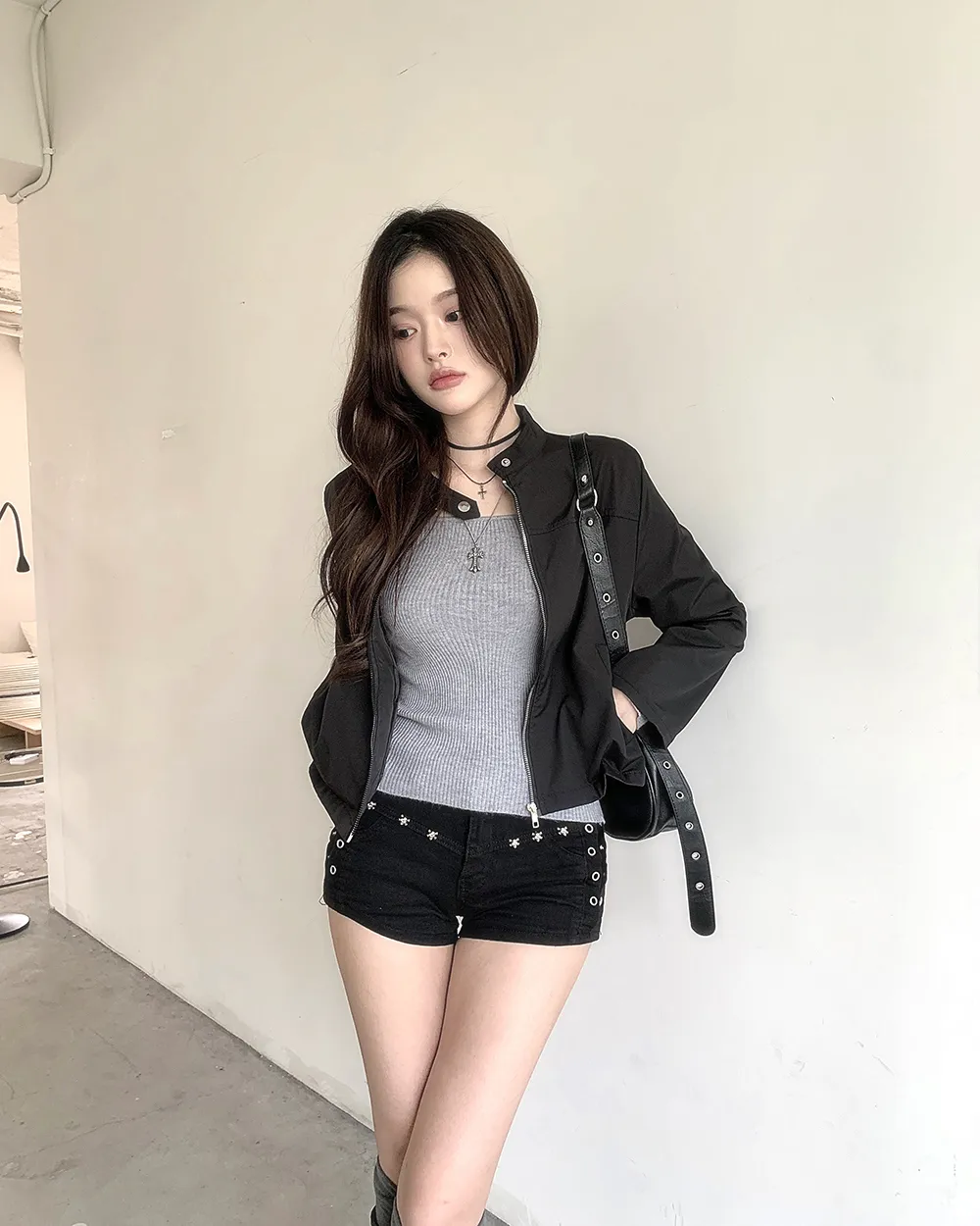 반바지 모델 착용 이미지-S2L89