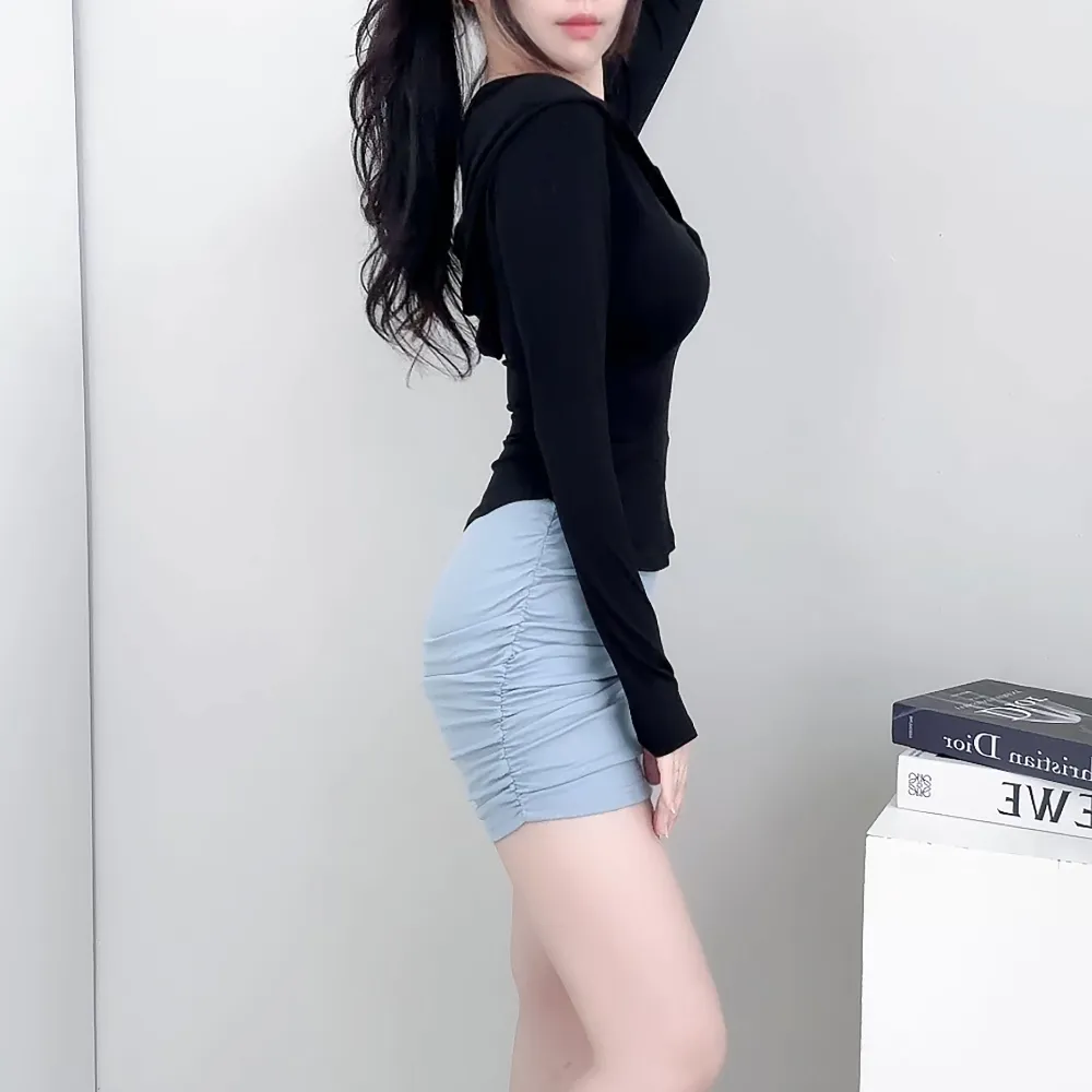 긴팔 티셔츠 모델 착용 이미지-S2L6