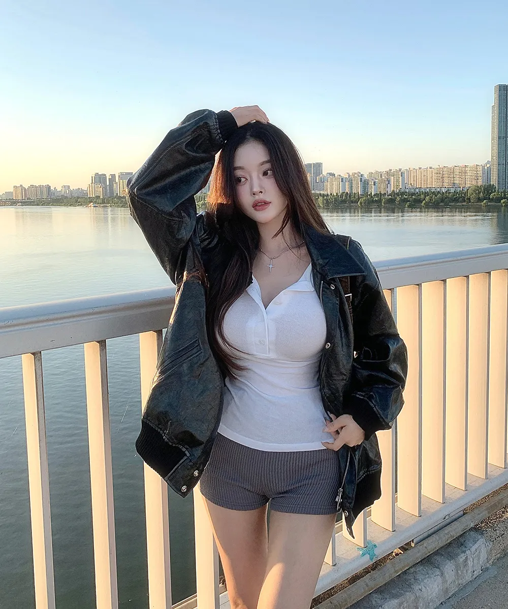 긴팔 티셔츠 모델 착용 이미지-S2L24