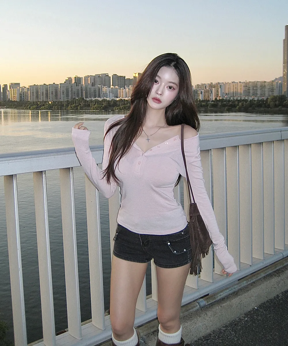 긴팔 티셔츠 모델 착용 이미지-S2L44
