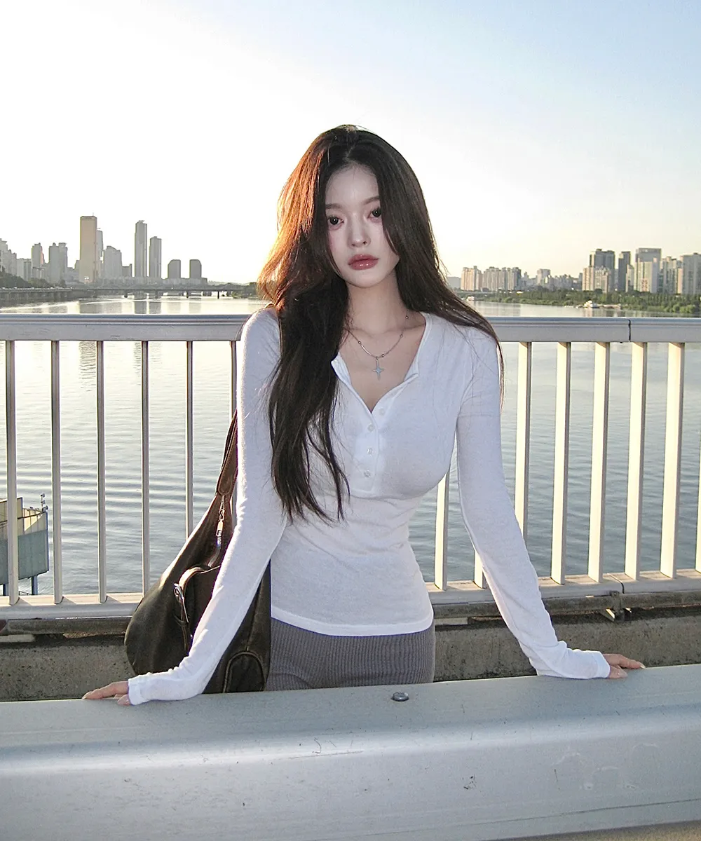 긴팔 티셔츠 모델 착용 이미지-S2L4