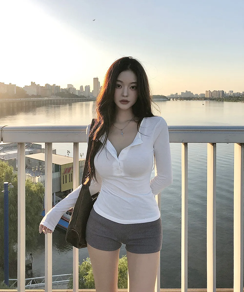 긴팔 티셔츠 모델 착용 이미지-S2L16
