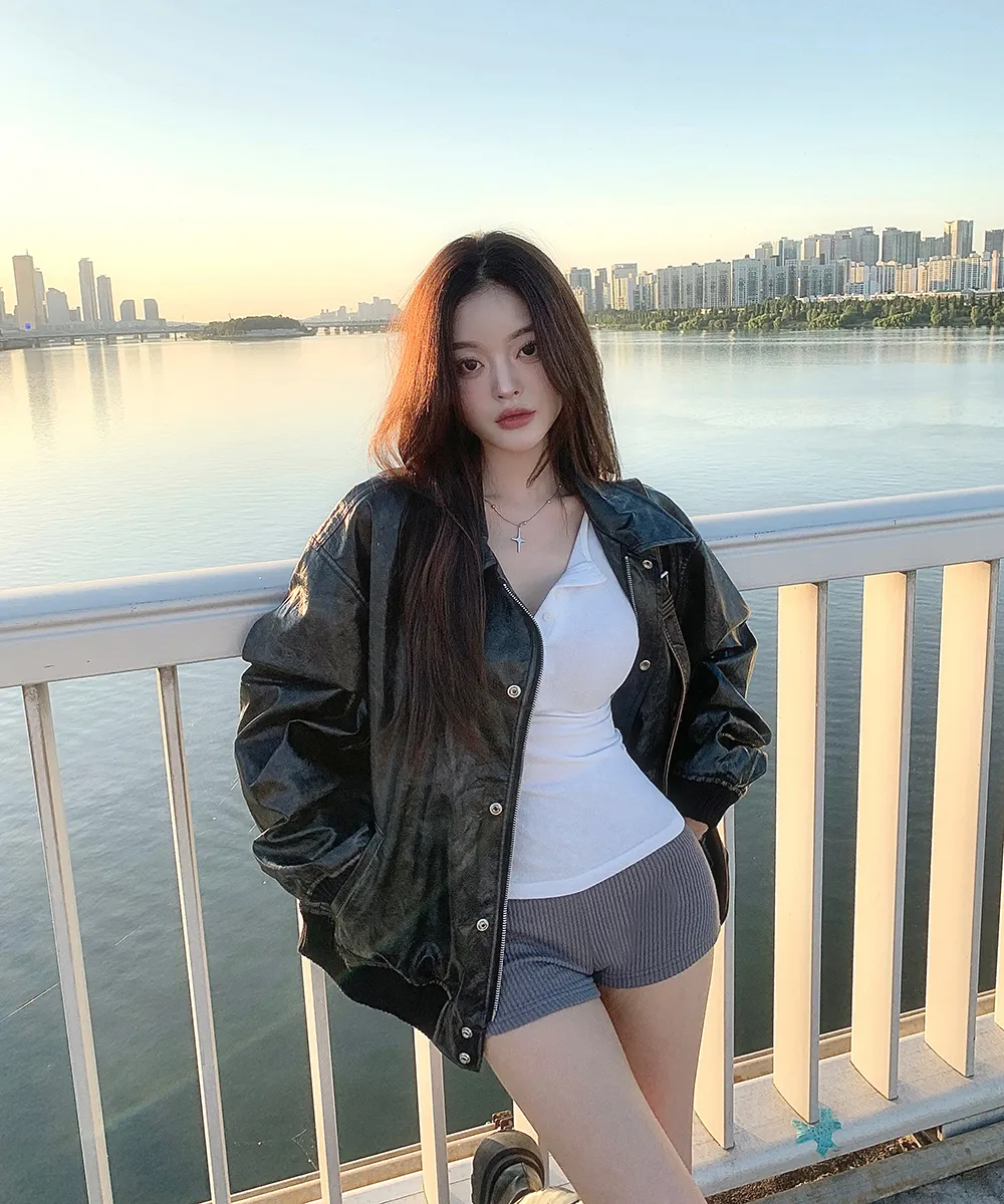 긴팔 티셔츠 모델 착용 이미지-S2L22