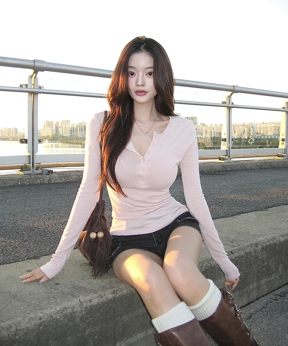 긴팔 티셔츠 모델 착용 이미지-S2L41