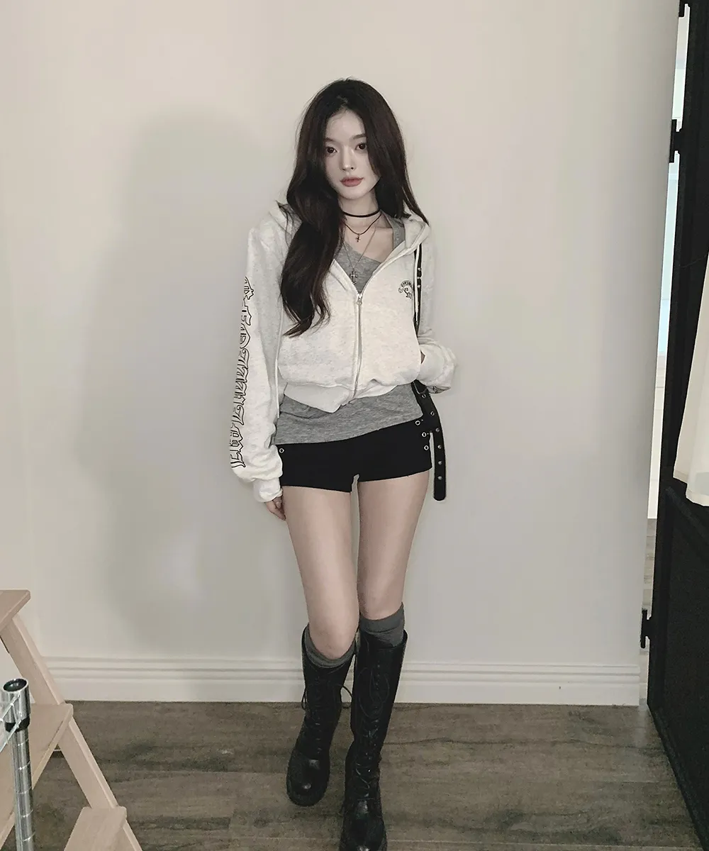 긴팔 티셔츠 모델 착용 이미지-S2L63