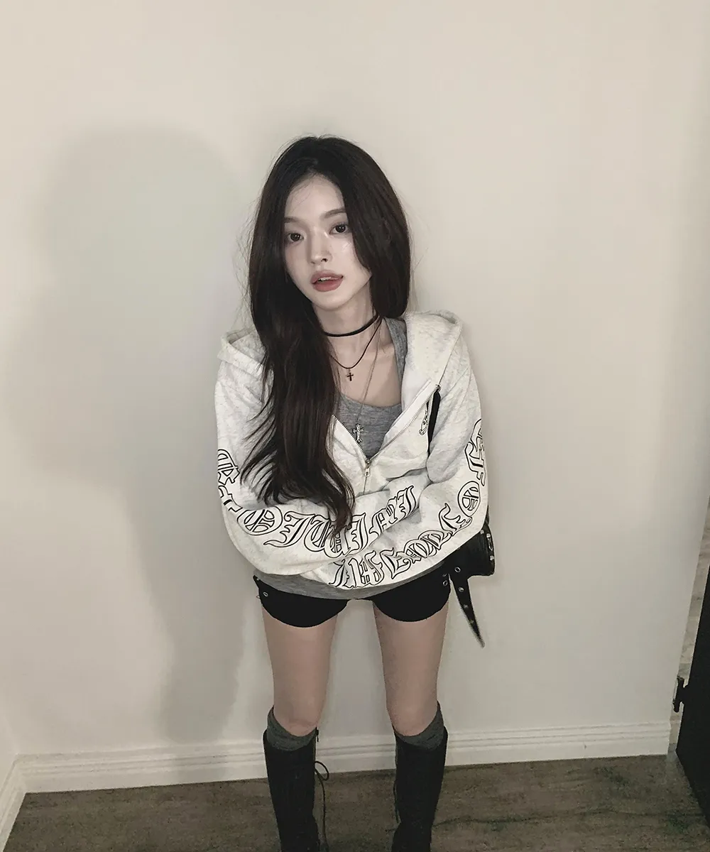 긴팔 티셔츠 모델 착용 이미지-S2L49