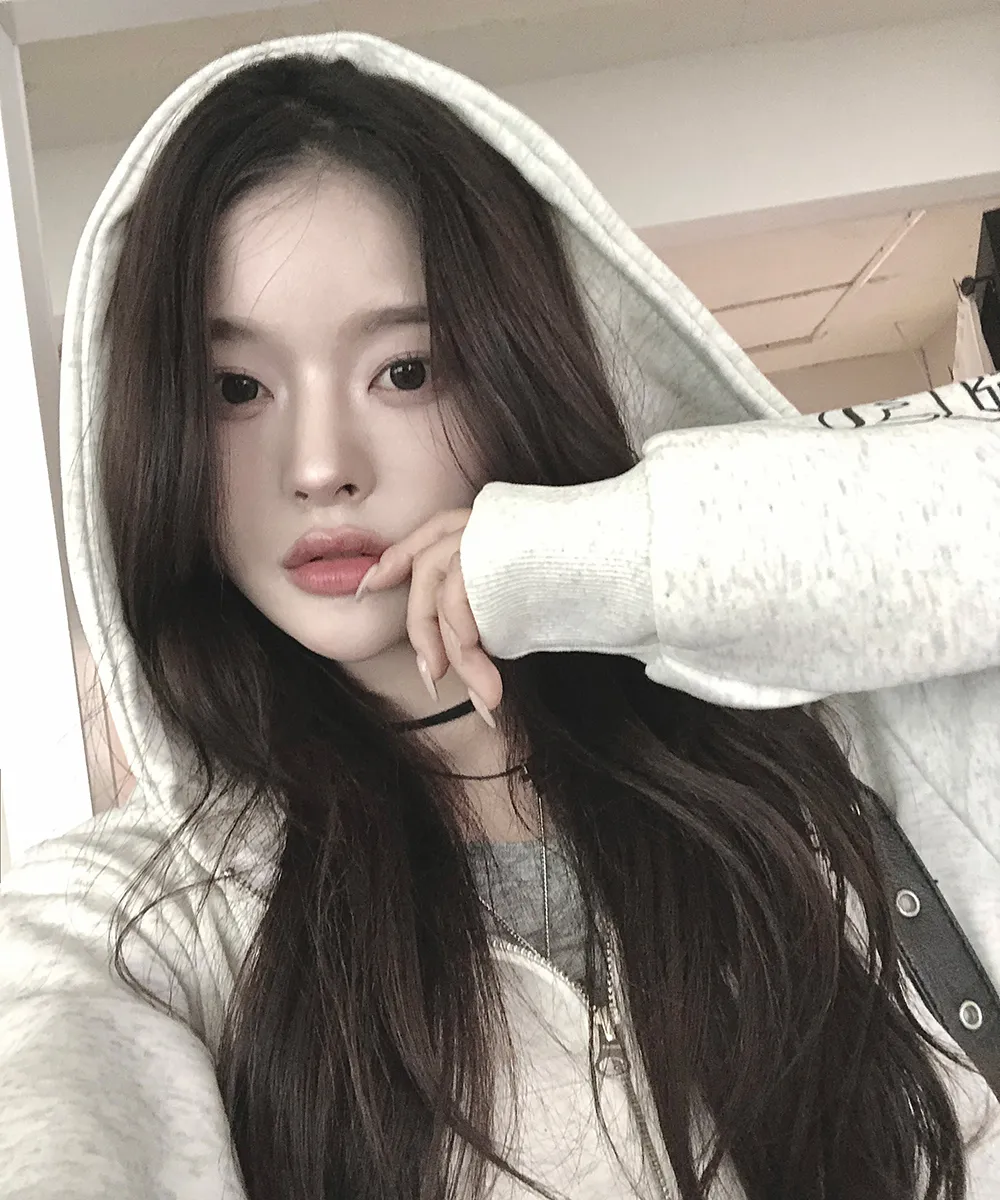 긴팔 티셔츠 모델 착용 이미지-S2L59