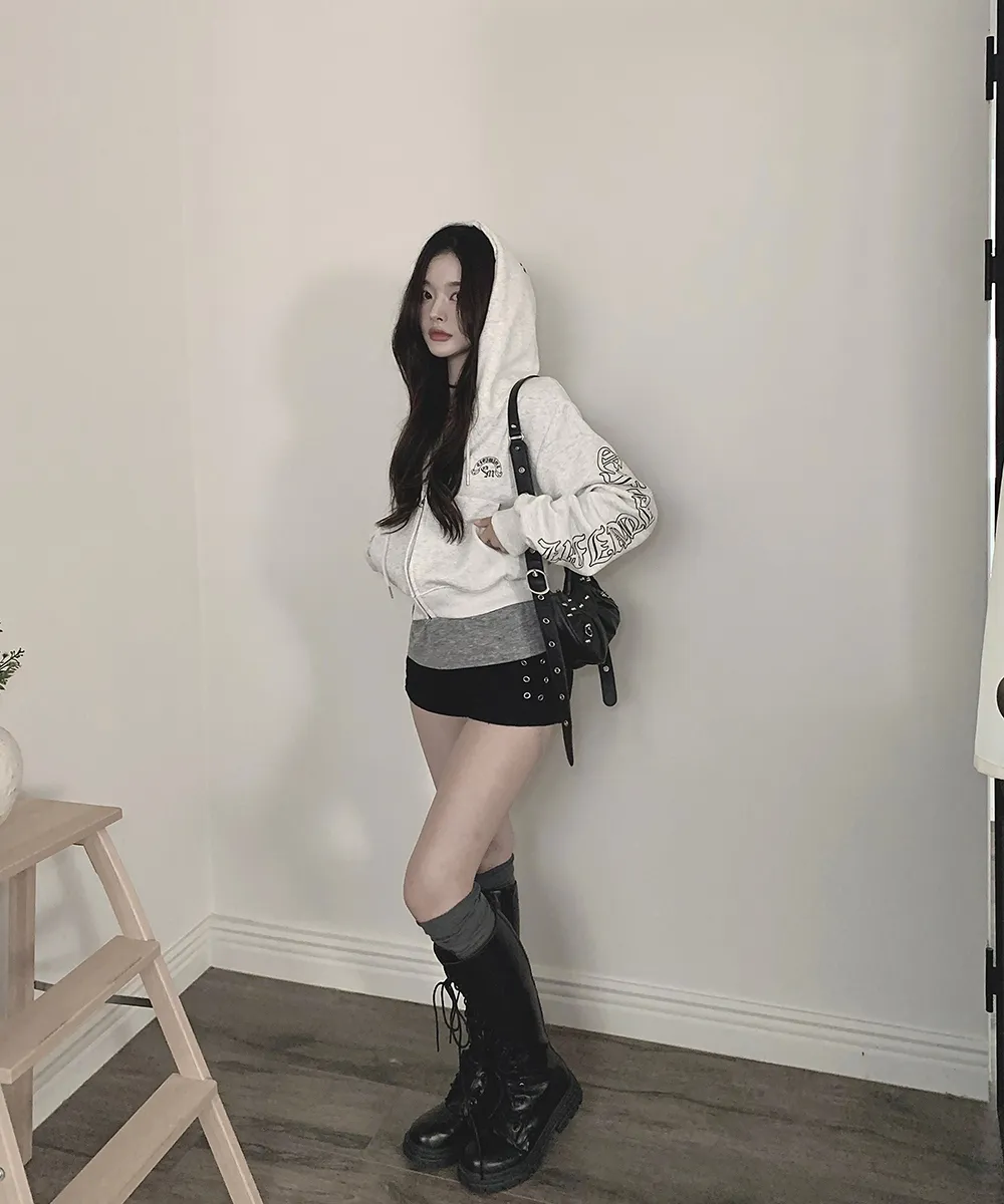 긴팔 티셔츠 모델 착용 이미지-S2L52
