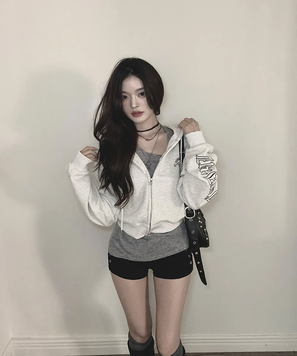 긴팔 티셔츠 모델 착용 이미지-S2L50