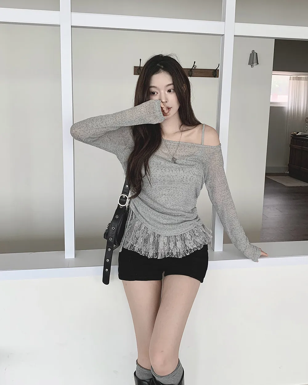반바지 모델 착용 이미지-S4L11