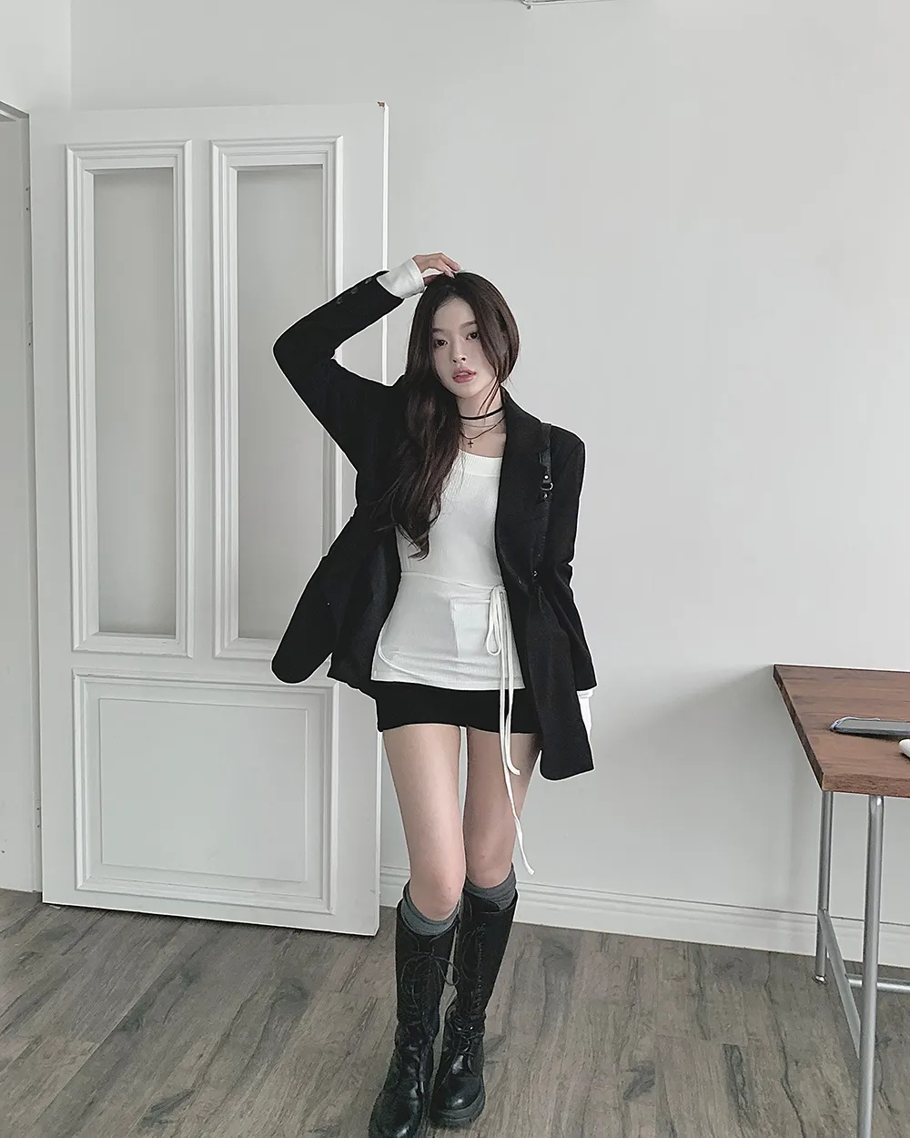 반바지 모델 착용 이미지-S2L42