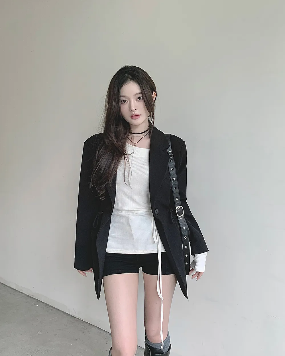 반바지 모델 착용 이미지-S2L51