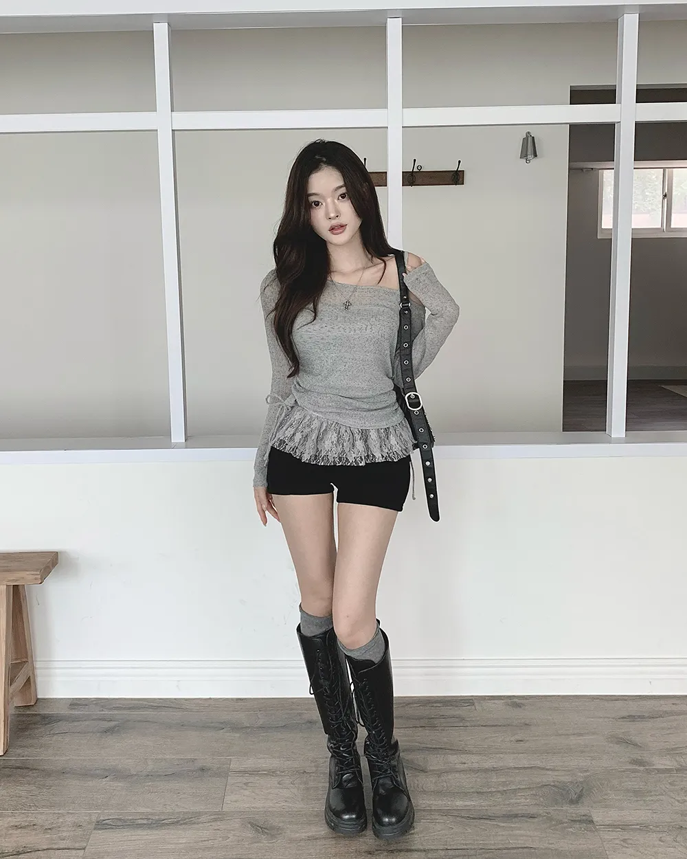 반바지 모델 착용 이미지-S4L19
