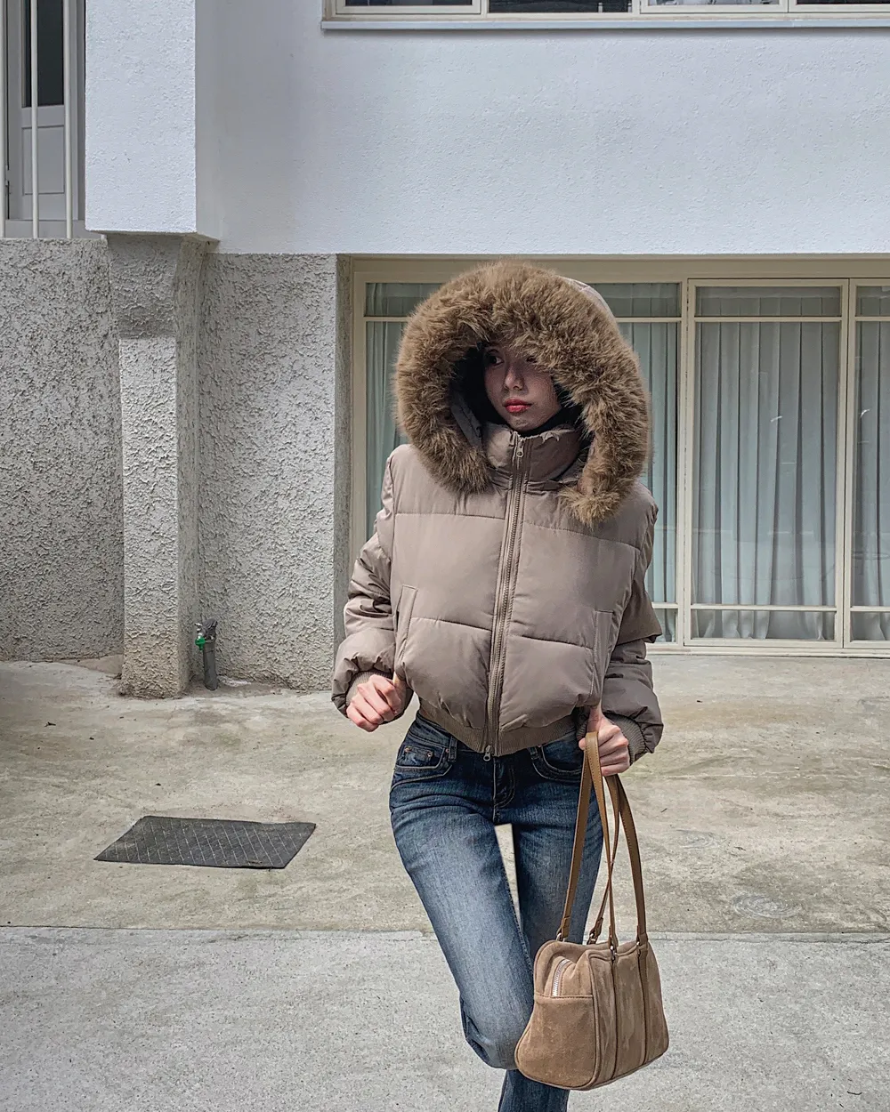 패딩 모델 착용 이미지-S1L54