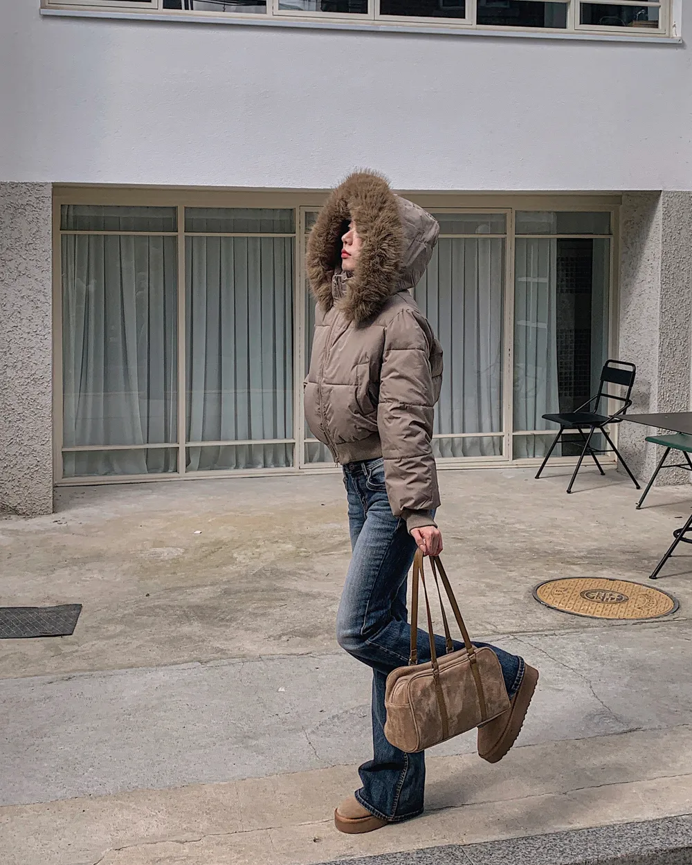 패딩 모델 착용 이미지-S1L72