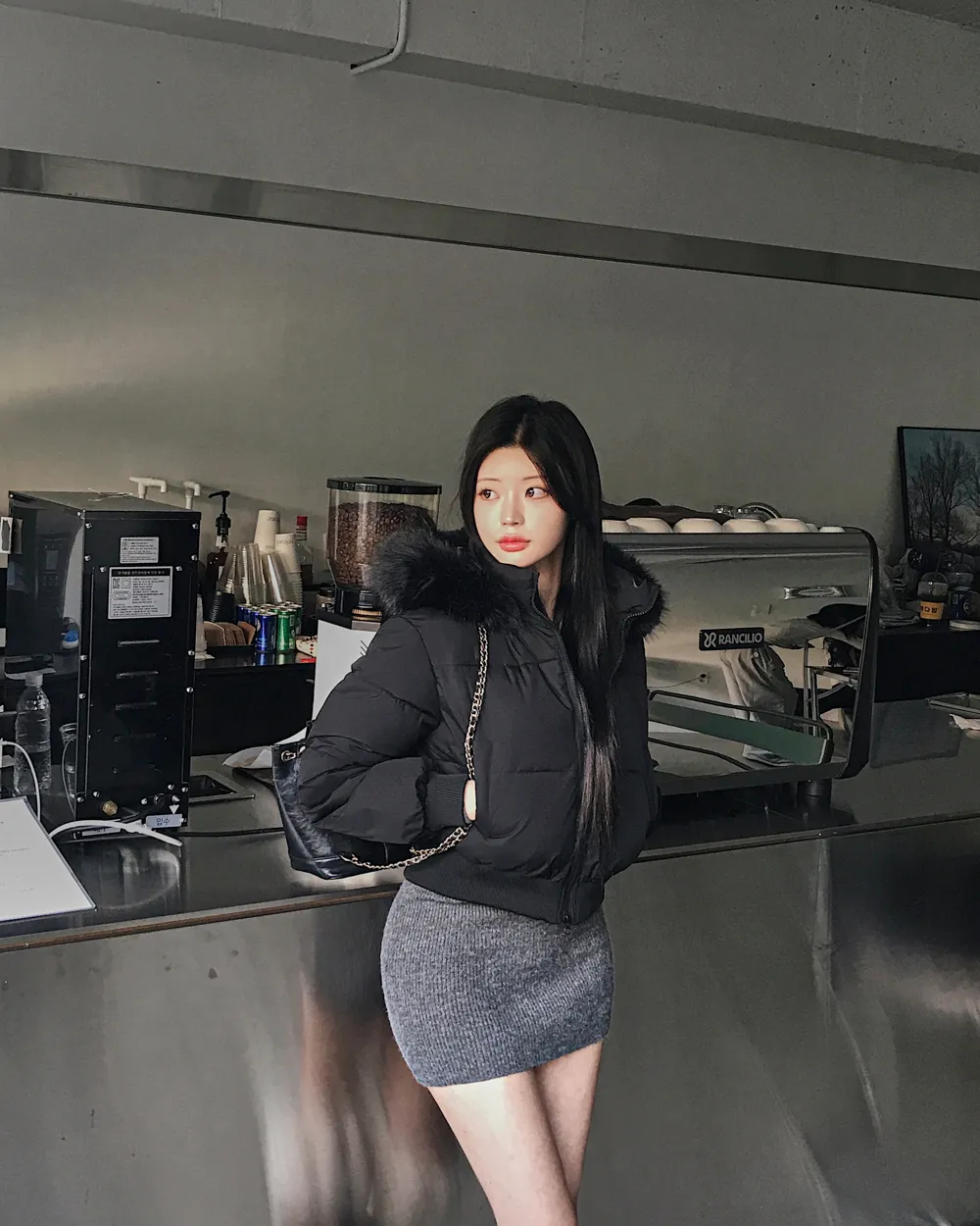 패딩 모델 착용 이미지-S1L108