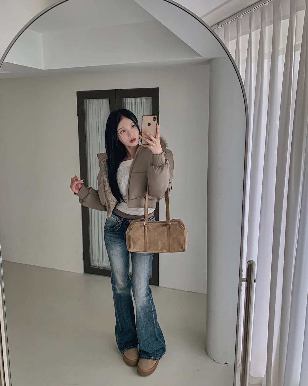 패딩 모델 착용 이미지-S1L56