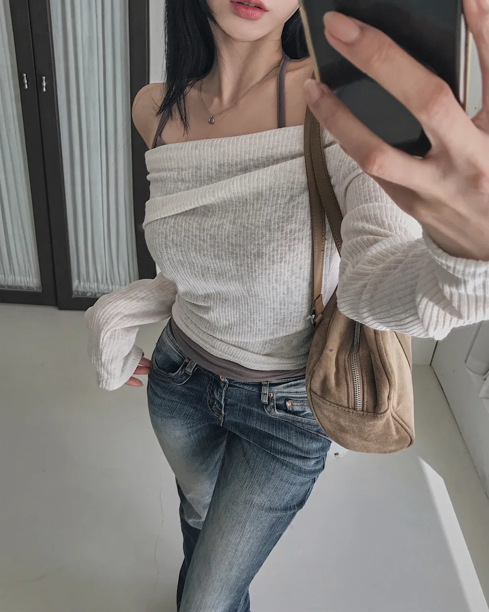 패딩 모델 착용 이미지-S1L69