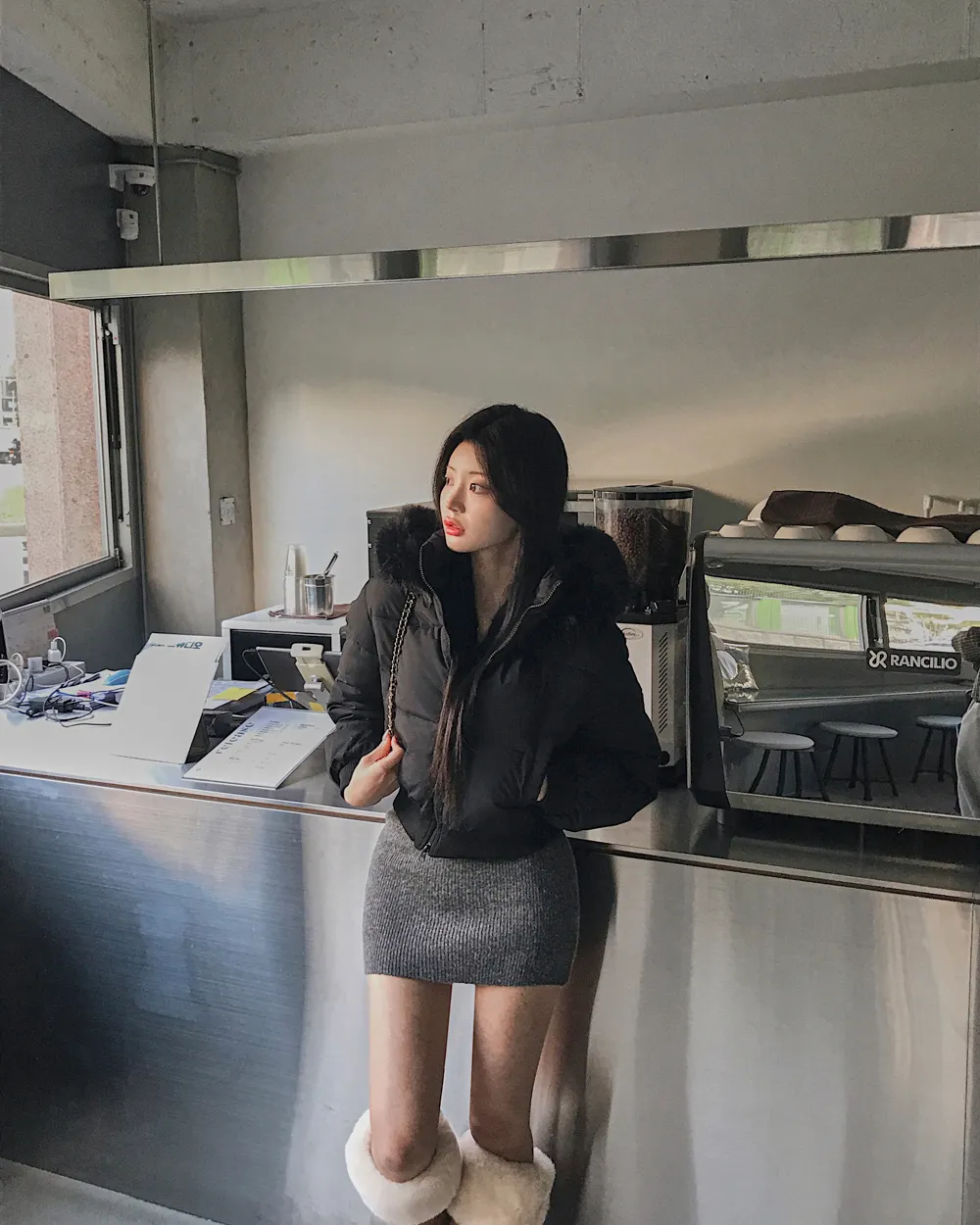 패딩 모델 착용 이미지-S1L107