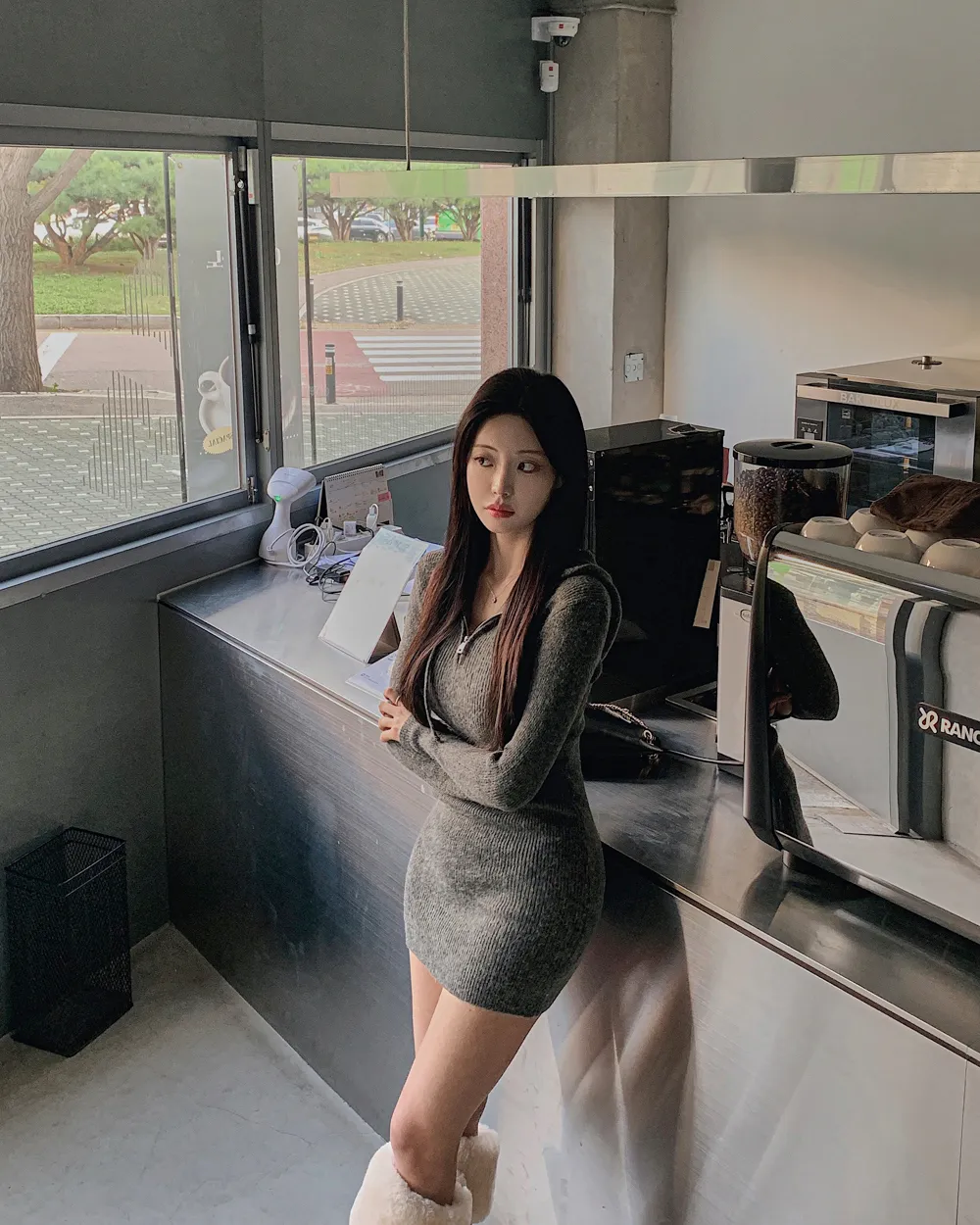 패딩 모델 착용 이미지-S1L119