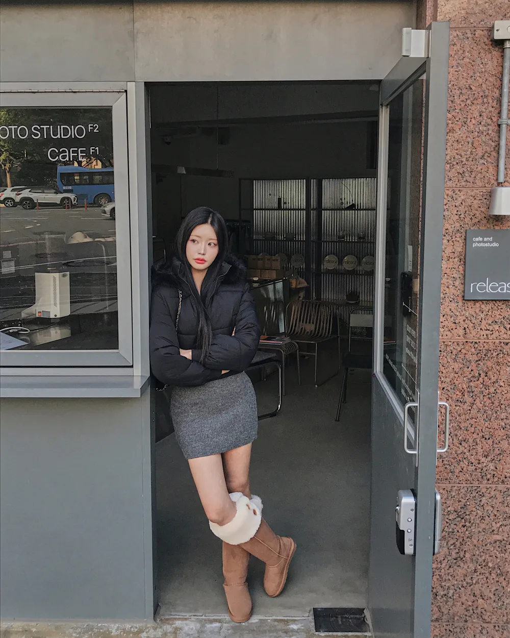 패딩 모델 착용 이미지-S1L114