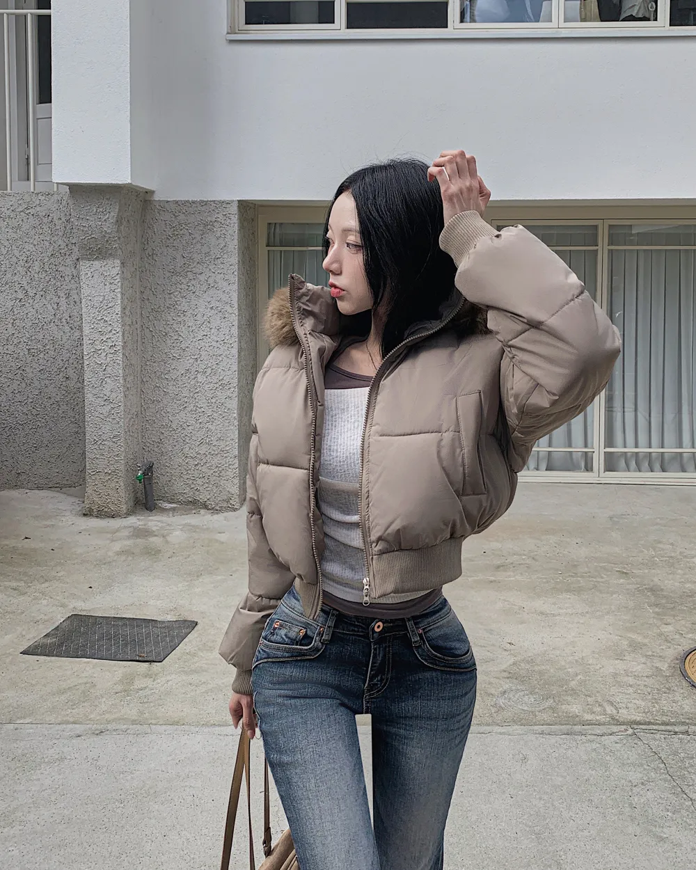 패딩 모델 착용 이미지-S1L66