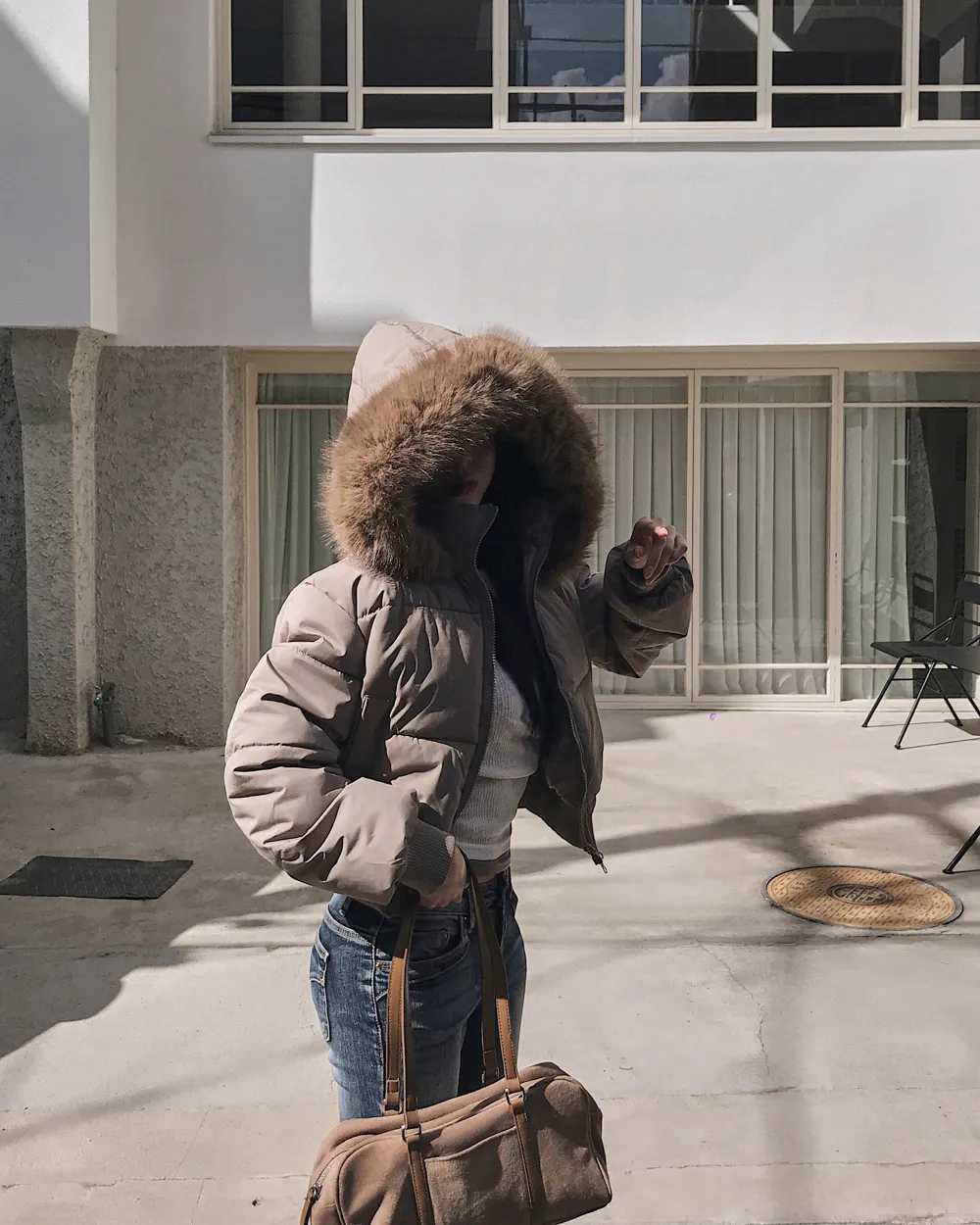 패딩 모델 착용 이미지-S1L50