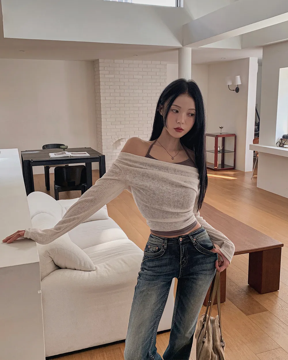 패딩 모델 착용 이미지-S1L59