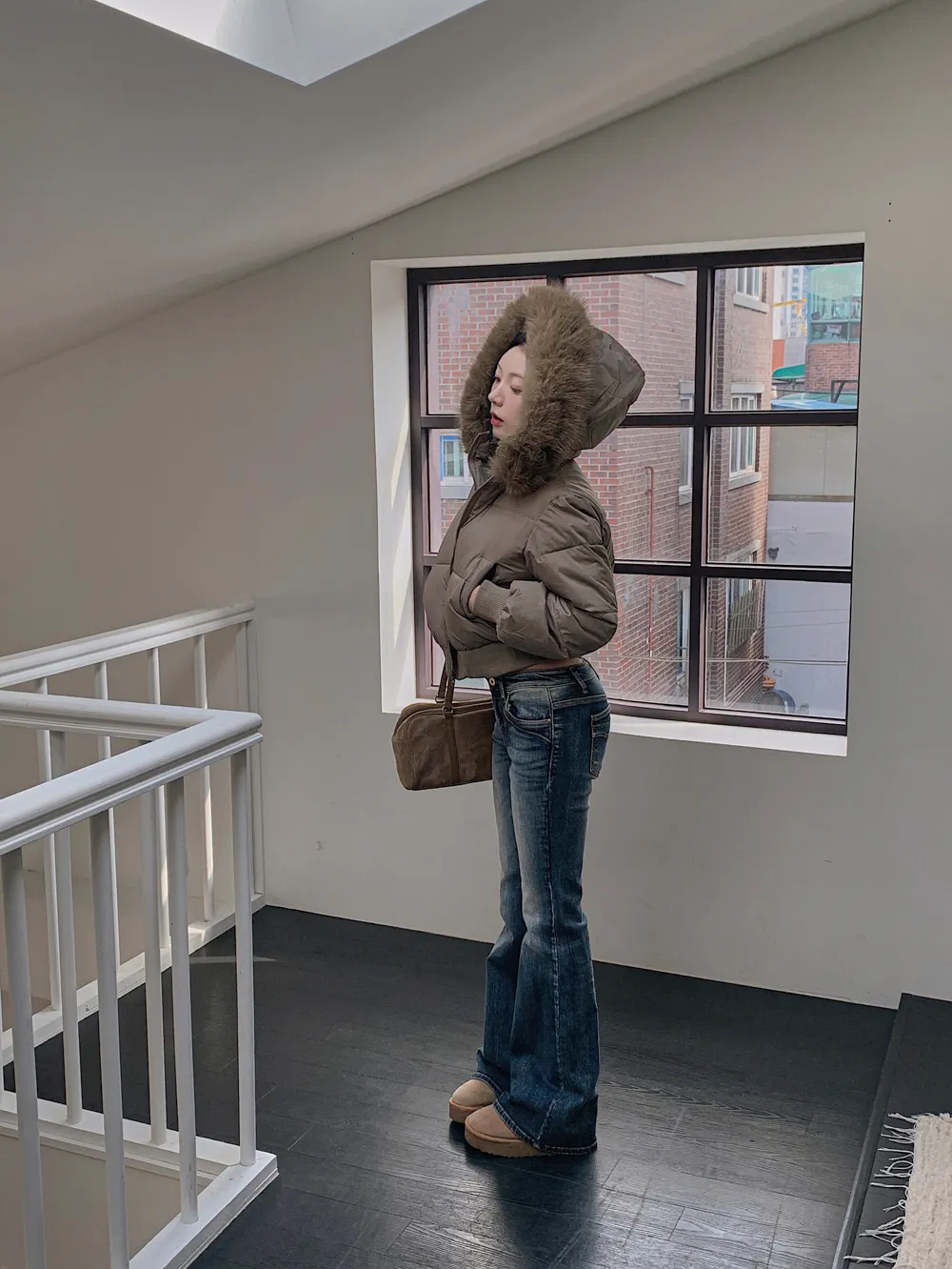 패딩 모델 착용 이미지-S1L49