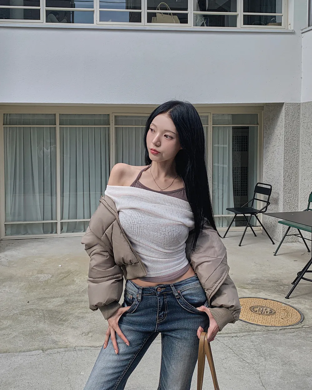 패딩 모델 착용 이미지-S1L52