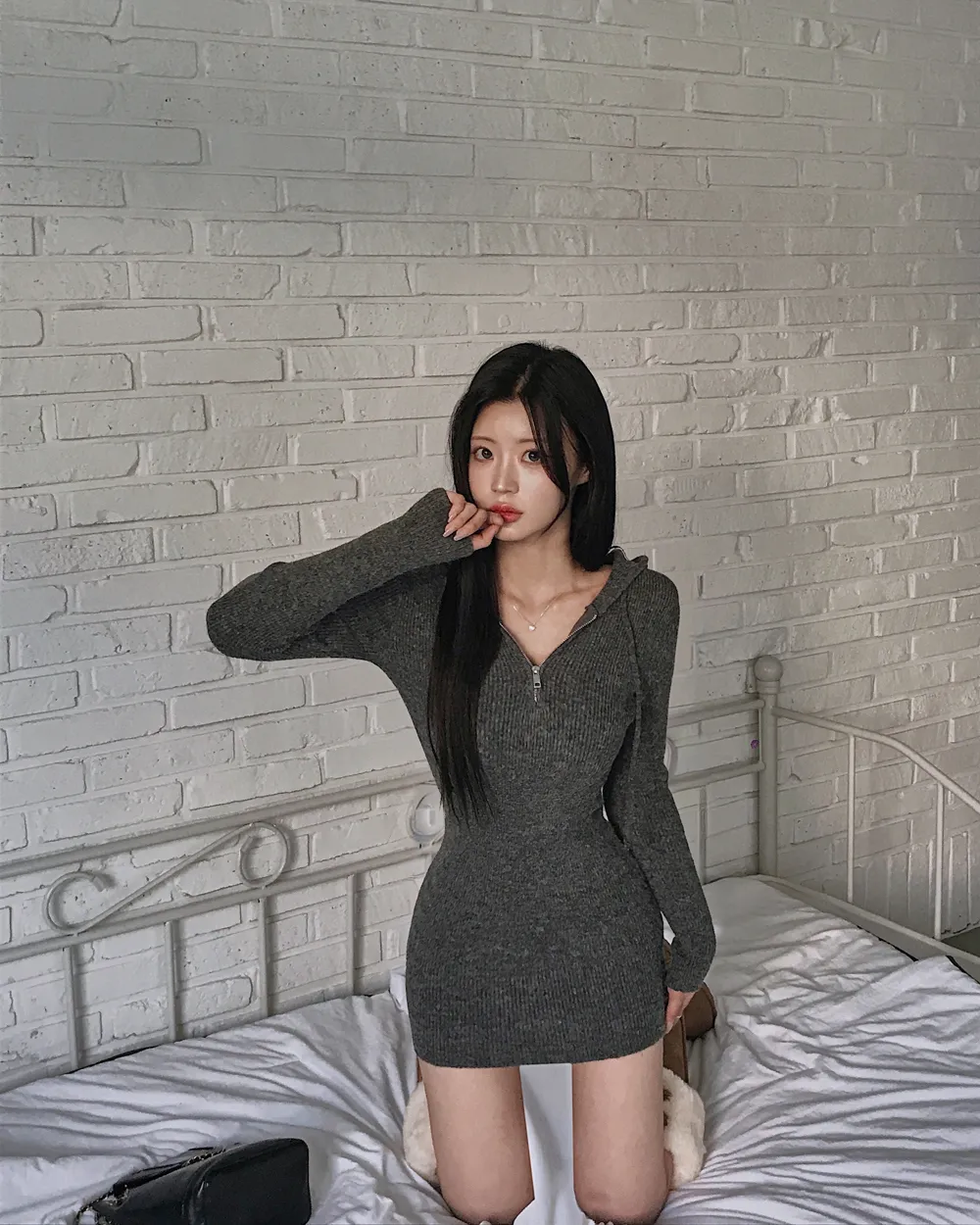 패딩 모델 착용 이미지-S1L97