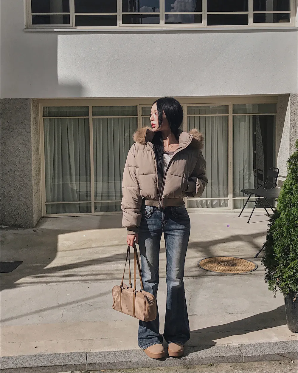 패딩 모델 착용 이미지-S1L57