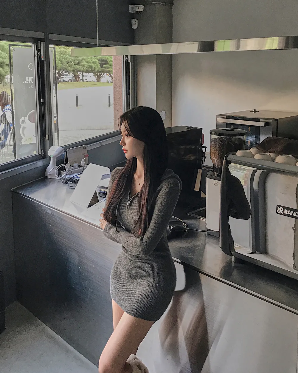 패딩 모델 착용 이미지-S1L103