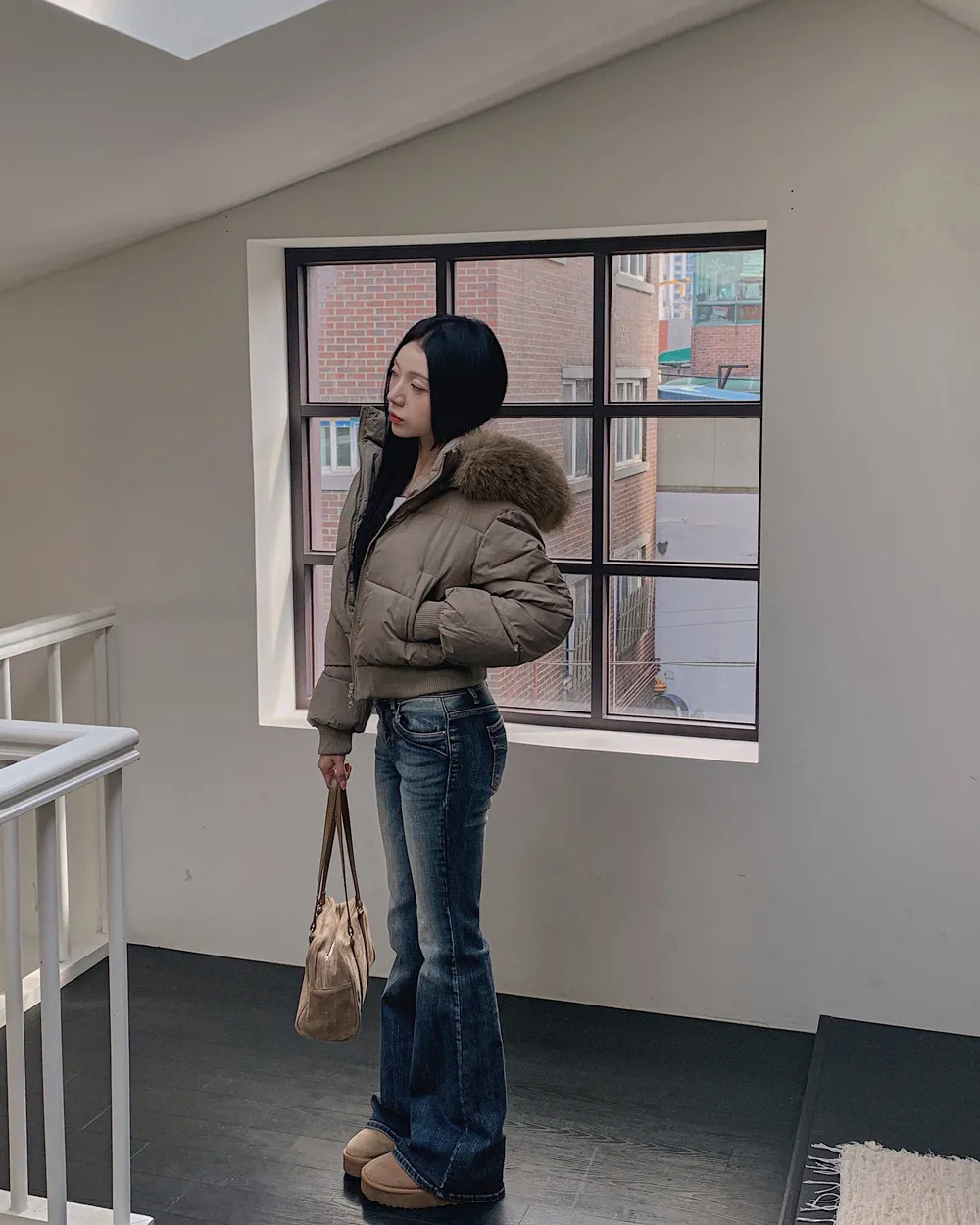 패딩 모델 착용 이미지-S1L48