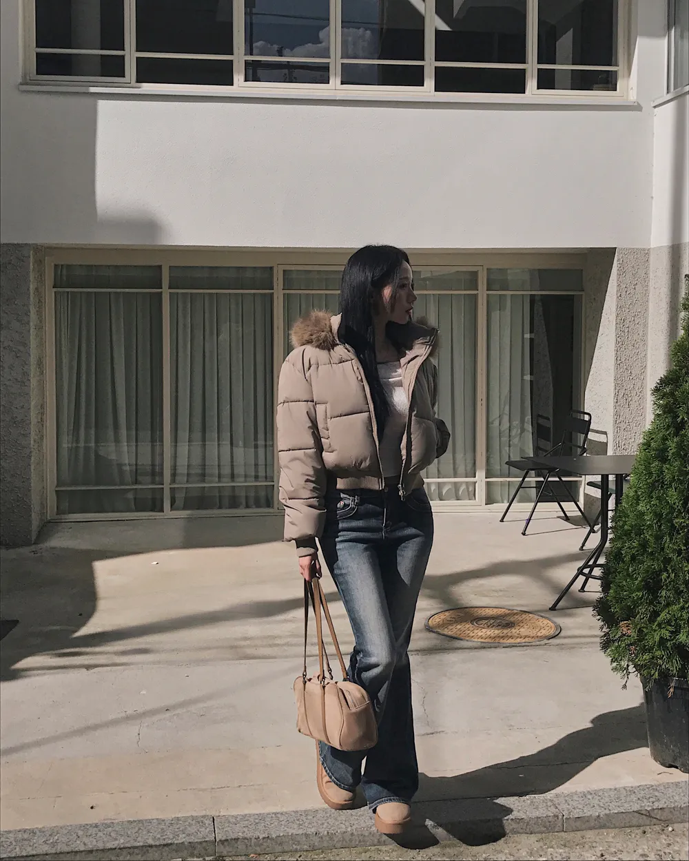 패딩 모델 착용 이미지-S1L73