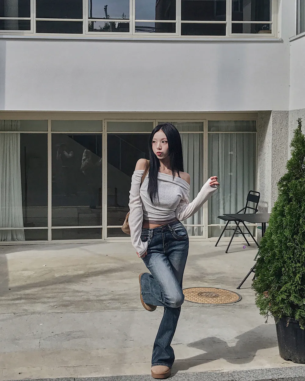 패딩 모델 착용 이미지-S1L53