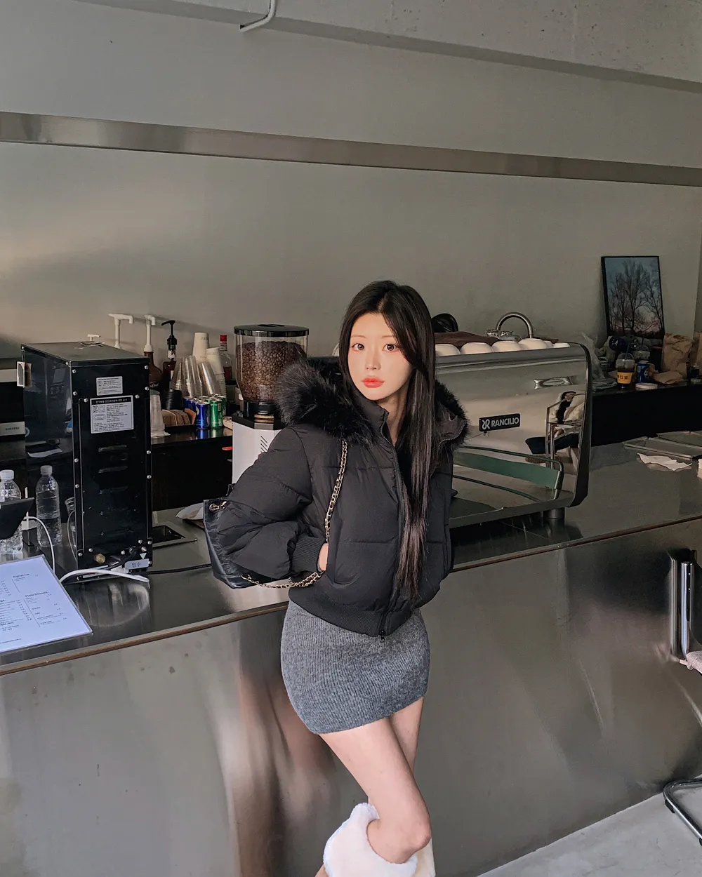 패딩 모델 착용 이미지-S1L98