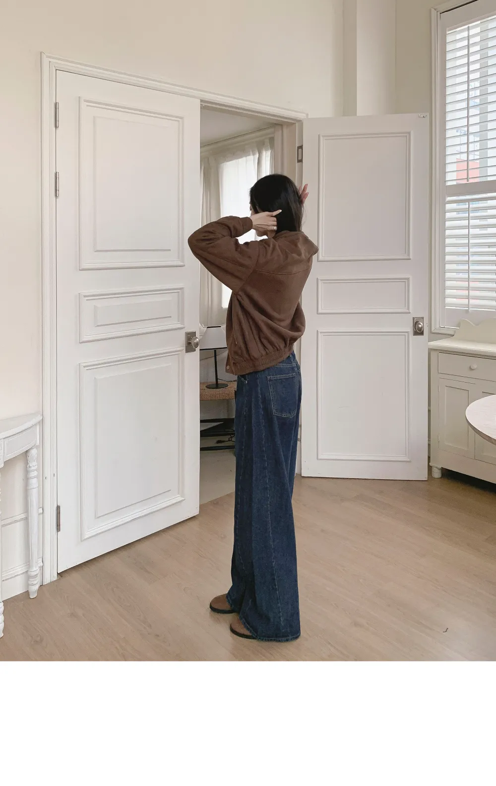 긴팔 티셔츠 모델 착용 이미지-S2L12