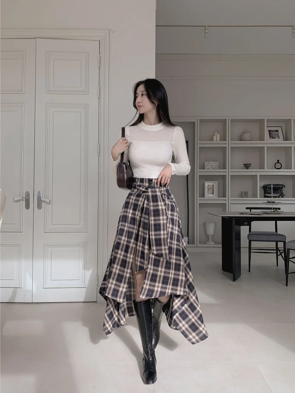 긴팔 티셔츠 모델 착용 이미지-S3L11