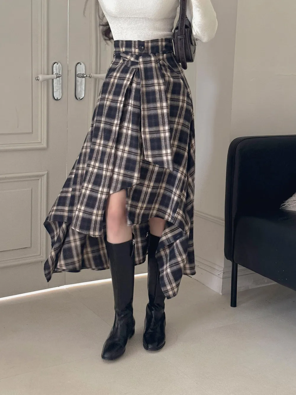 긴팔 티셔츠 모델 착용 이미지-S3L4