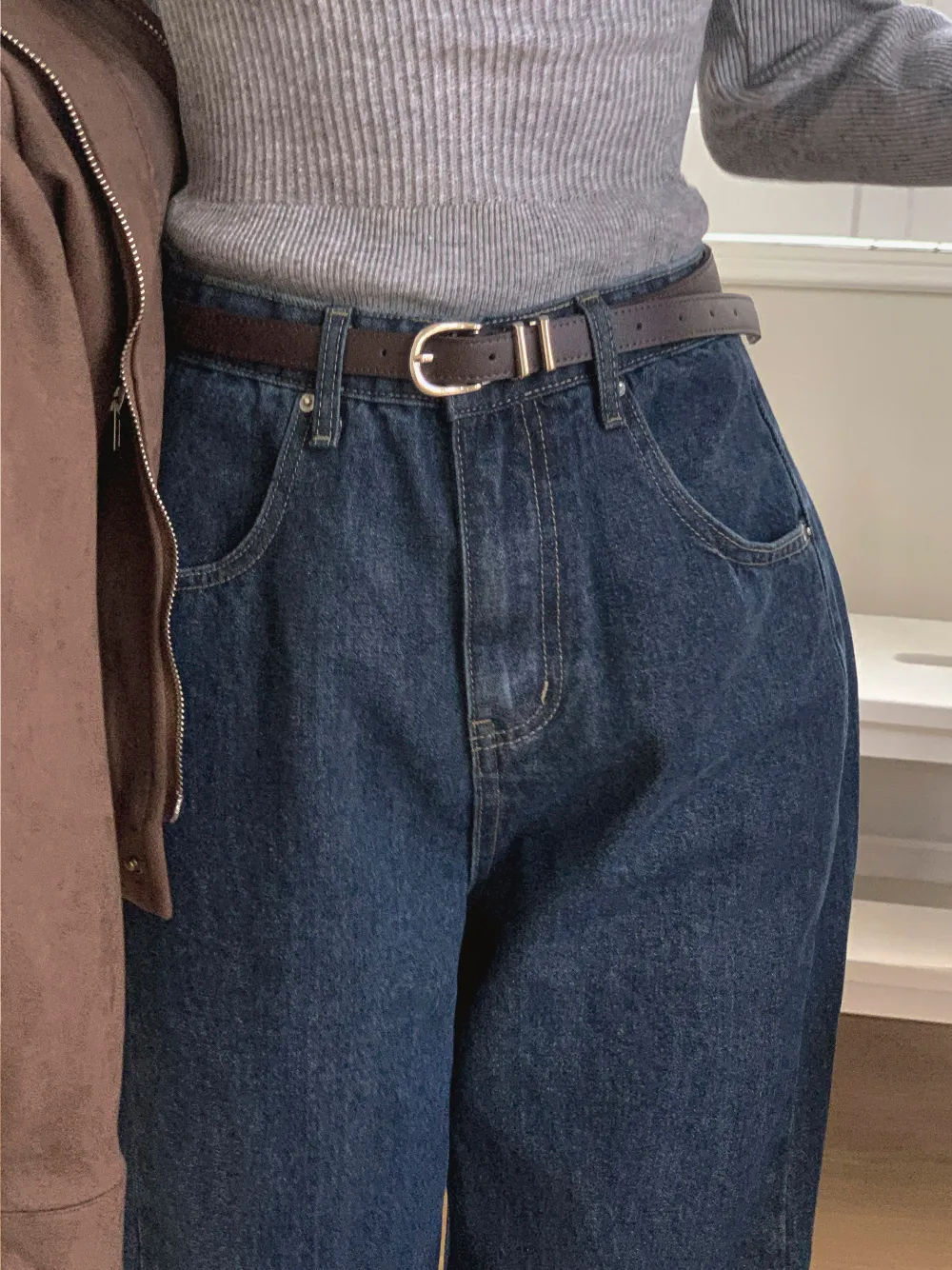 긴팔 티셔츠 모델 착용 이미지-S2L7