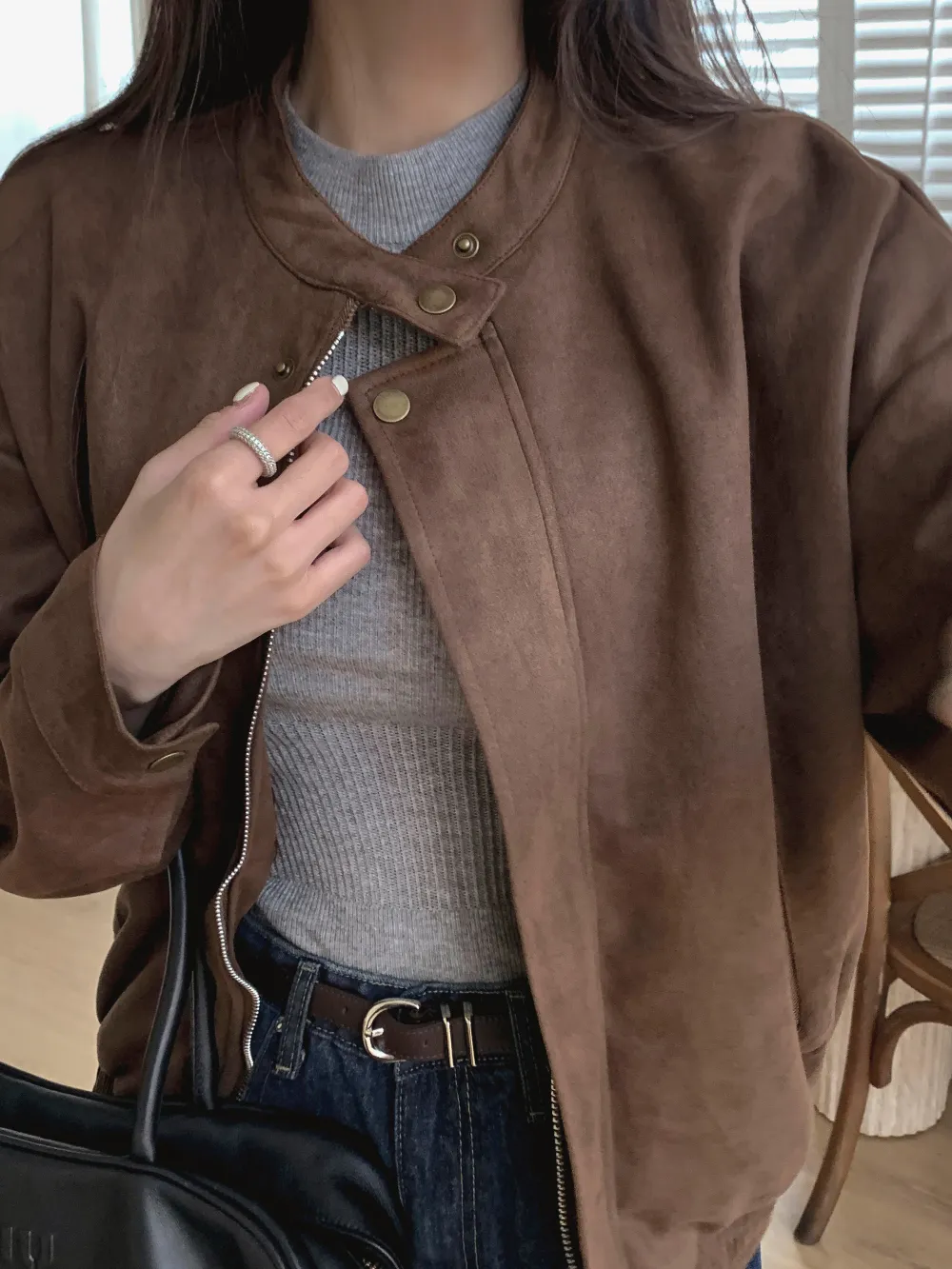 긴팔 티셔츠 모델 착용 이미지-S2L16