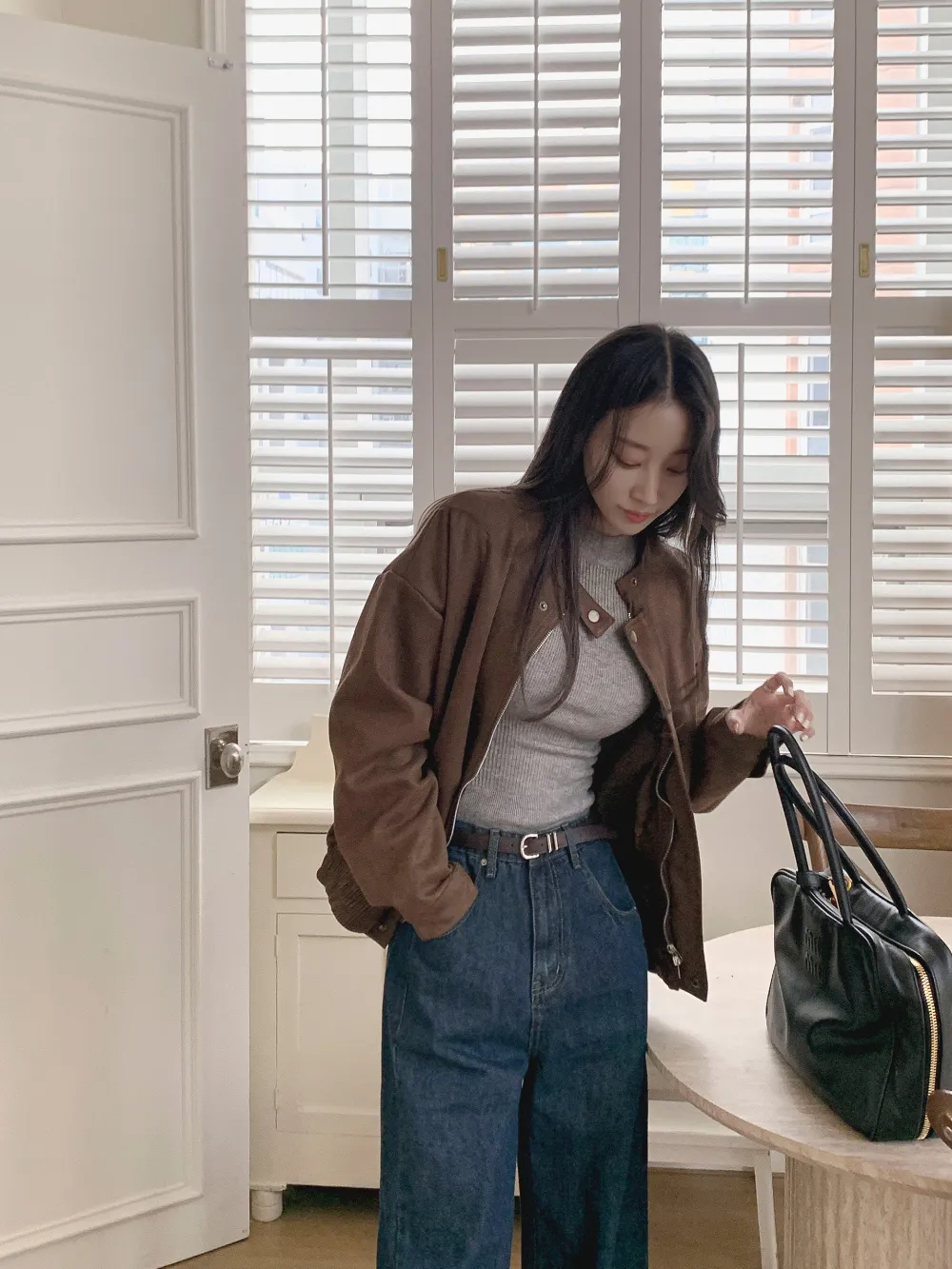 긴팔 티셔츠 모델 착용 이미지-S2L22