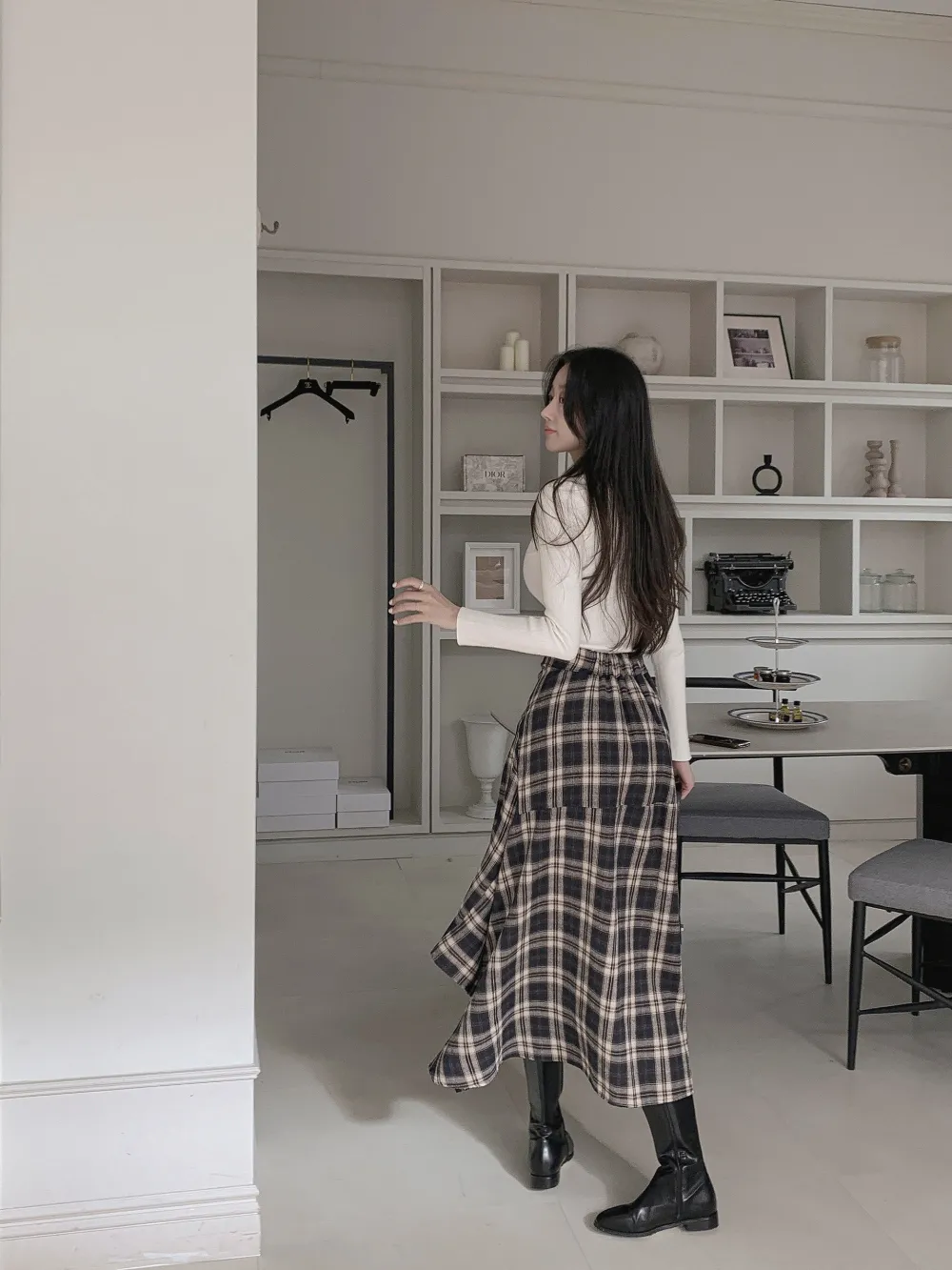 긴팔 티셔츠 모델 착용 이미지-S3L14